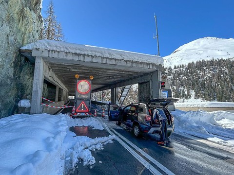 L'axe du Grand St-Bernard fermé à cause d'une avalanche