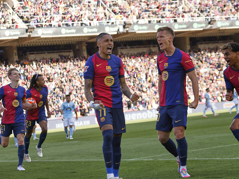 Miraculé, le Barça conforte sa première place