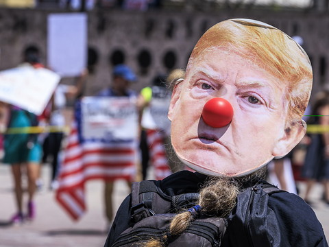 Des milliers d'Américains dans la rue contre Trump
