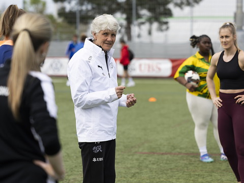Euro 2025: des influenceuses s'entraînent avec Pia Sundhage à Berne