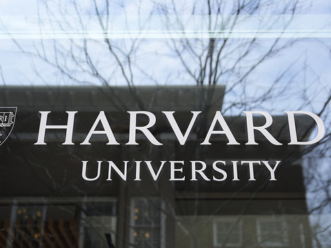 Gel des subventions: Harvard poursuit l'administration Trump
