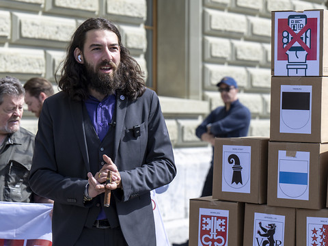 Mass-Voll dépose à son tour des signatures contre l'e-ID