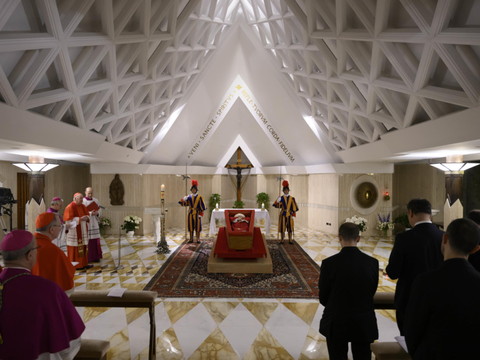 Les funérailles du pape se dérouleront samedi place Saint-Pierre