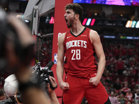 Houston revient à 1-1 face aux Warriors