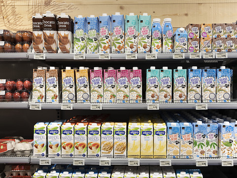Les laits végétaux pas nécessairement plus sains que celui animal