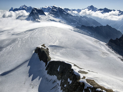 Alpes bernoises: deux blessés dans un accident d'hélicoptère