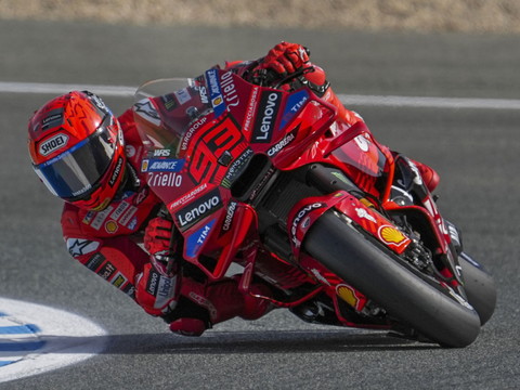 Marc Marquez remporte le sprint, devant son frère Alex