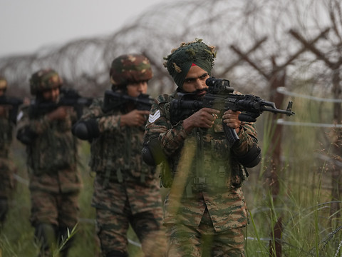 Echanges de tirs entre soldats indiens et pakistanais