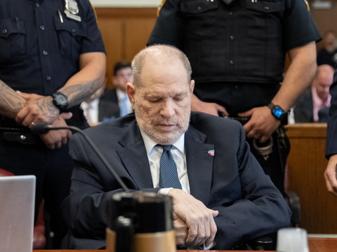 Une première accusatrice témoigne au procès d'Harvey Weinstein