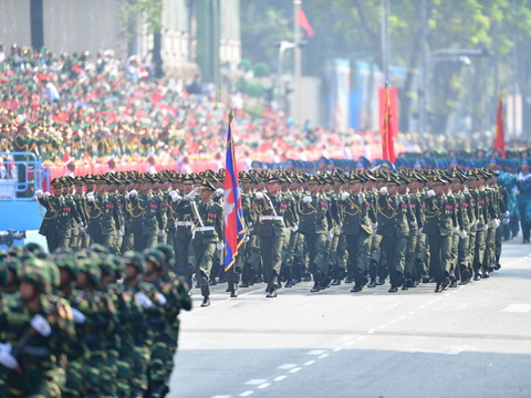 Vietnam: parade géante pour les 50 ans de la chute de Saïgon