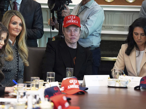 Le président américain Trump invite Musk à rester dans son équipe