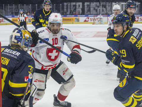 Euro Hockey Tour: la Suisse s'incline 2-1 contre la Suède