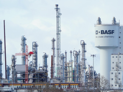 En net recul, BASF estime les droits de douane 