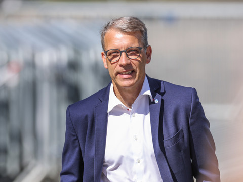 Stroppa retire sa candidature, Knäbel seul en lice