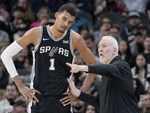 Popovich quitte son poste d'entraîneur des Spurs