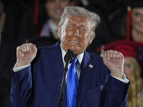 Trump: l'économie va décoller, mais il y a un risque de récession