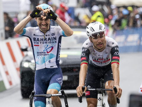 Etape et maillot jaune pour Lenny Martinez