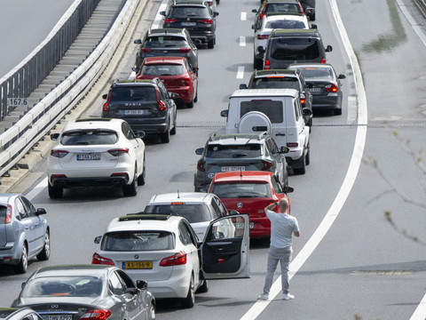 Longs bouchons sur le chemin du retour devant le Gothard