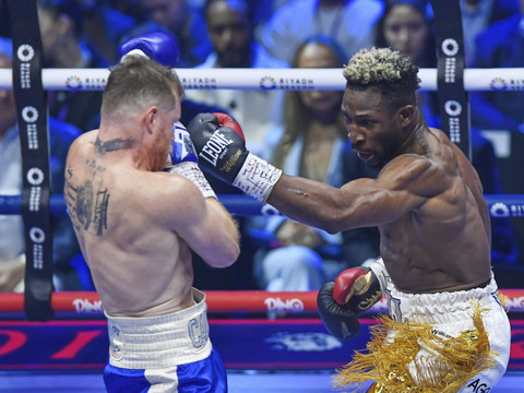 Canelo unifie de nouveau la catégorie des super-moyens