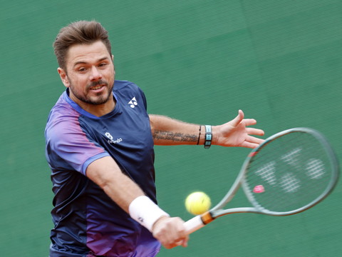 Wawrinka battu sur le fil en finale à Aix-en-Provence