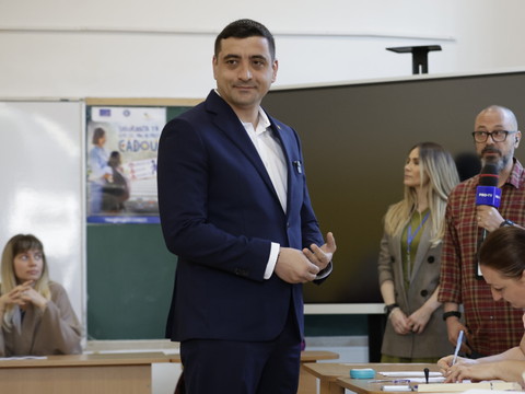 Présidentielle roumaine: un candidat d'extrême à nouveau devant