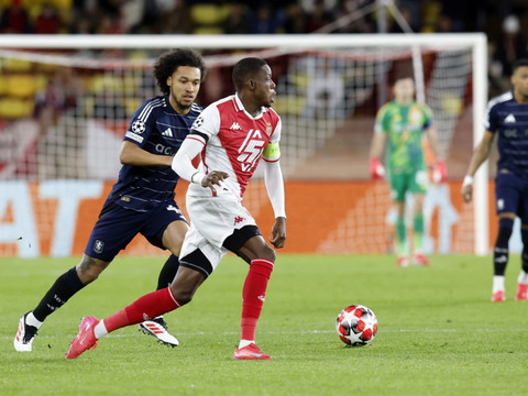 Denis Zakaria dans le onze idéal de