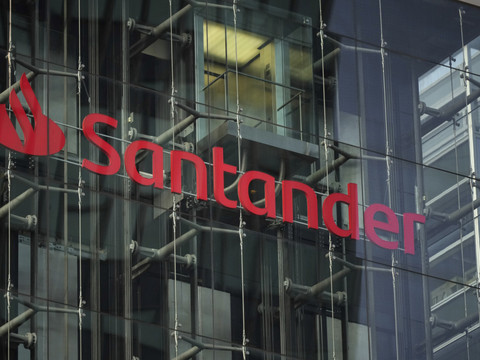 Santander cède 49% d'une filiale pour près de 7 milliards d'euros