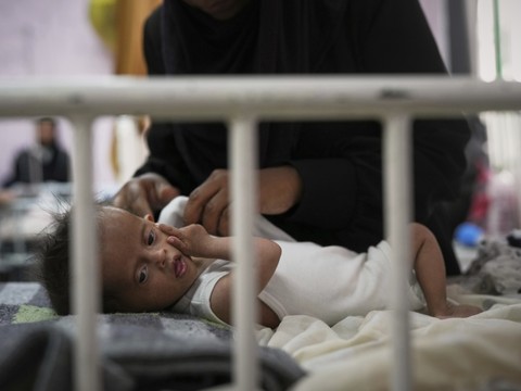 Gaza: papamobile de François convertie en dispensaire pour enfants