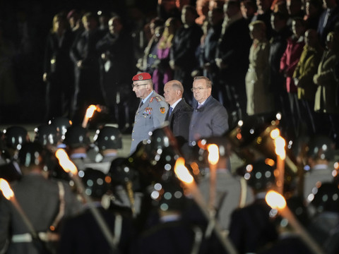 Honneurs militaires à Scholz, 