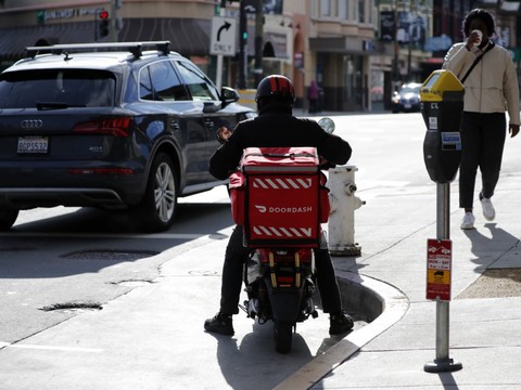 DoorDash se fait livrer Deliveroo pour 2,9 milliards de livres
