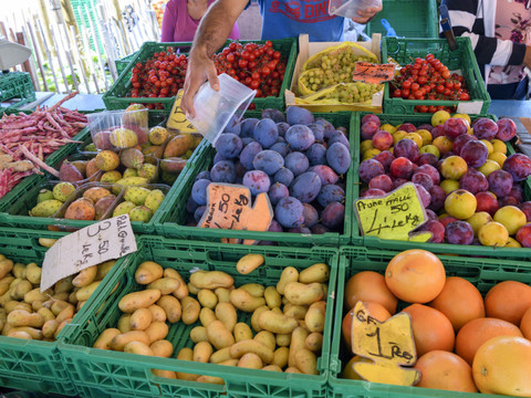 Etude de l'EPFL: des additifs de pneus sur les fruits et légumes