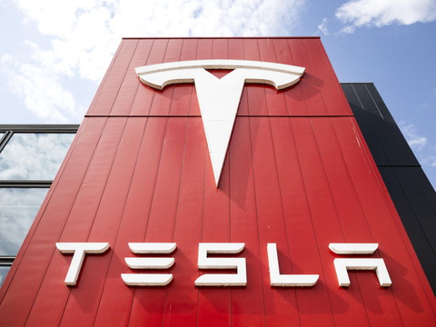 Tesla continue de flancher en Allemagne