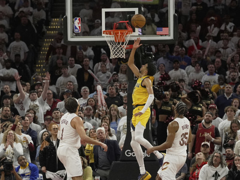 Indiana renverse Cleveland et mène 2-0
