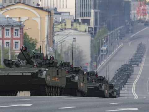 Echange de frappes entre Kiev et Moscou avant les commémorations