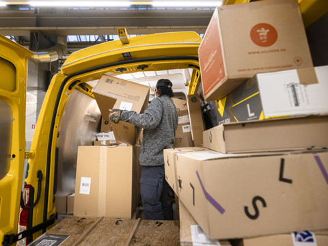 La Poste va fermer sa filiale notime, 143 postes touchés