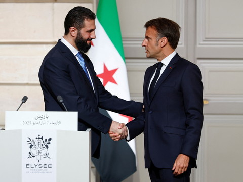 Macron appelle le président al-Chareh à protéger 