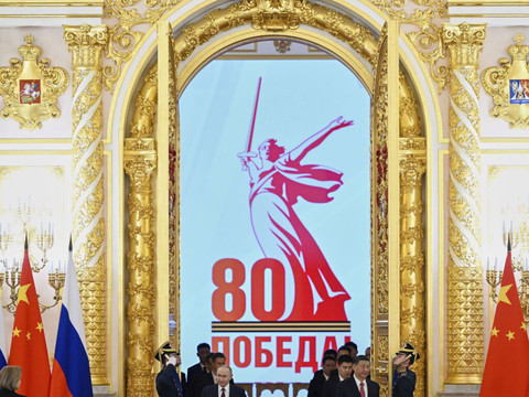 Poutine et Xi affichent leur entente au Kremlin, la trêve 