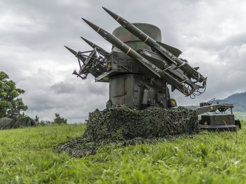 L'armée examine des systèmes d'armes défensives à longue distance