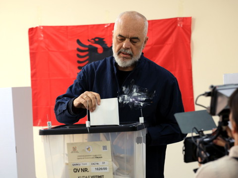 Vers un quatrième mandat pour Edi Rama en Albanie