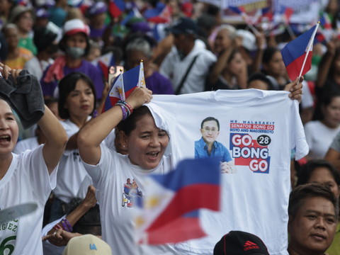 Philippines: Duterte, détenu à la CPI, gagne une élection
