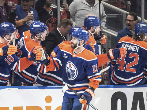Edmonton et Carolina prennent le large