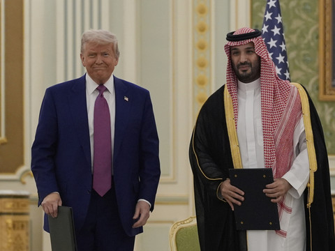 Trump annonce de pharaoniques investissements saoudiens