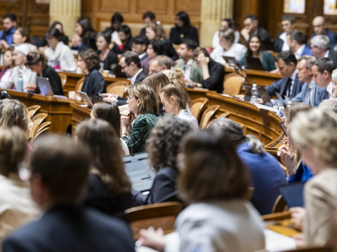 Une commission veut un assistant IA dédié sous la Coupole fédérale
