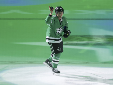 Les Jets menés 3-1 par les Stars en demi-finale de Conférence