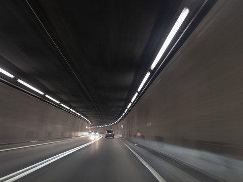 Le tunnel du Gothard fermé aux automobilistes jusqu'à midi