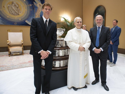 Le pape reçoit Jannik Sinner, mais décline son offre de jouer