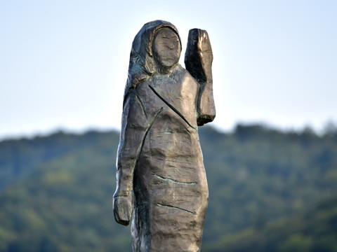 La statue de Melania Trump disparaît mystérieusement en Slovénie