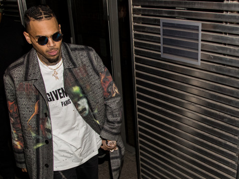 Le chanteur Chris Brown arrêté au Royaume-Uni pour agression