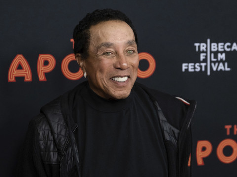 Enquête contre le chanteur soul Smokey Robinson accusé de viols