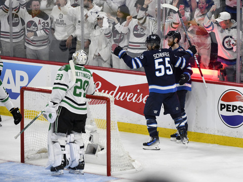 Les Jets ne sont plus menés que 3-2 par les Stars